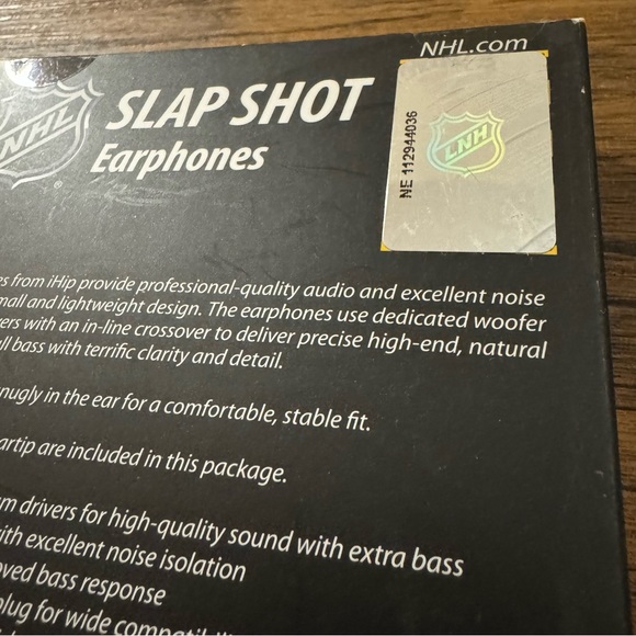 Canucks earphones - Picture 5 of 5